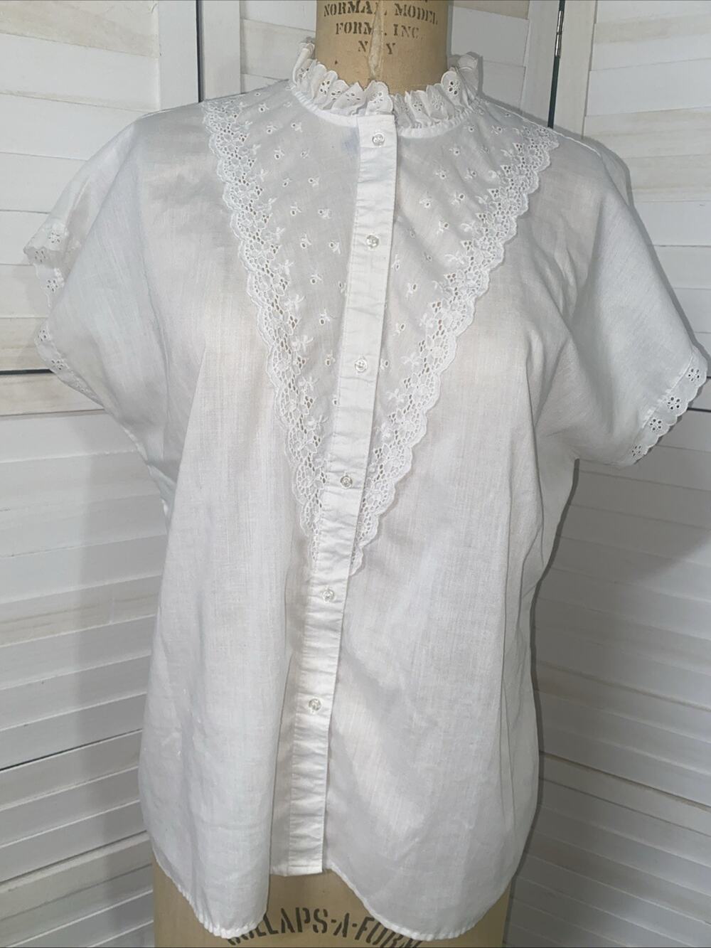 Vintage Blouse Sz Large White Eyelet Lace LADY ARROW 70s 80s COTTAGE Button Down